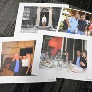 Caso Epstein, pubblicate foto in Marocco con Bill Clinton. I dem: "Rimossa quella con Trump"