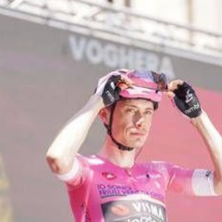Giro d'Italia, Valgren vince la 17esima tappa: Vingegaard sempre in rosa Giro d'Italia, Valgren vince la 17esima tappa: Vingegaard sempre in rosa