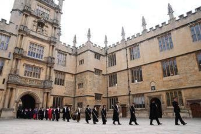 Università, Oxoford è la migliore d'Europa. Tra le italiane in testa il Politecnico di Milano al 45° posto Università, Oxoford è la migliore d'Europa. Tra le italiane in testa il Politecnico di Milano al 45° posto