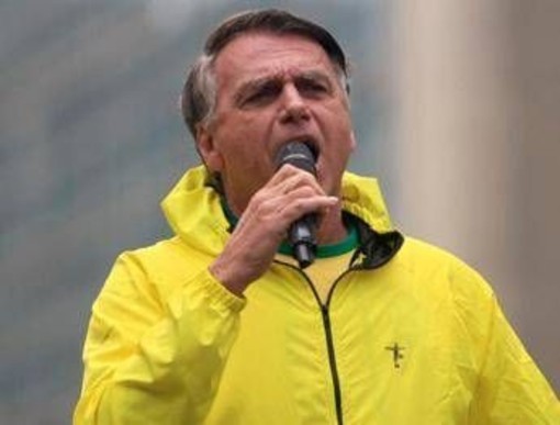 Bolsonaro ricoverato d'urgenza: &quot;Forti dolori addominali&quot;
