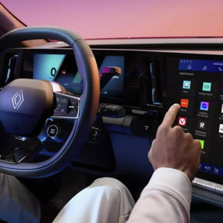 Nuove funzionalità a bordo su Scenic E-Tech Electric