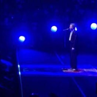 Jovanotti ricorda Papa Francesco nel concerto: &quot;Tutto nasce per fiorire&quot;
