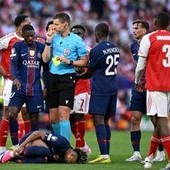 Psg-Arsenal, caos rigori in finale Champions: protestano Luis Enrique e Arteta