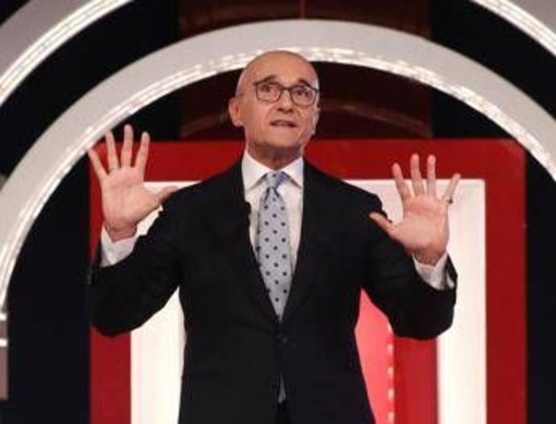 Codacons attacca: "Autosospensione Signorini non basta, Grande Fratello non deve andare in onda" Codacons attacca: "Autosospensione Signorini non basta, Grande Fratello non deve andare in onda"