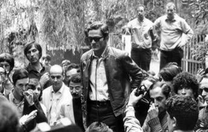 Pasolini, 50 anni senza il poeta: il delitto che continua a interrogare l'Italia Pasolini, 50 anni senza il poeta: il delitto che continua a interrogare l'Italia
