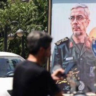 &quot;Hai 12 ore per fuggire o ti elimino&quot;, la telefonata del Mossad al generale iraniano