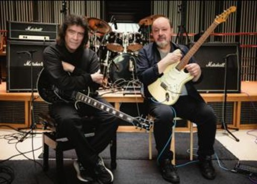 Le chitarre di Hackett e Rothery insieme in un disco. E il tocco magico è di un italiano Le chitarre di Hackett e Rothery insieme in un disco. E il tocco magico è di un italiano