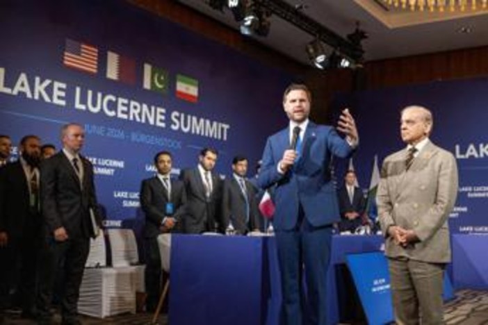 Usa-Iran, finito il primo round di negoziati. I mediatori: "Progressi incoraggianti" Usa-Iran, finito il primo round di negoziati. I mediatori: "Progressi incoraggianti"