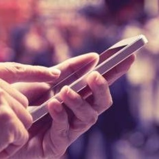 Tutti parlano di Ue, in un anno boom di interazioni online ma il sentiment è negativo: i dati Socialcom Tutti parlano di Ue, in un anno boom di interazioni online ma il sentiment è negativo: i dati Socialcom