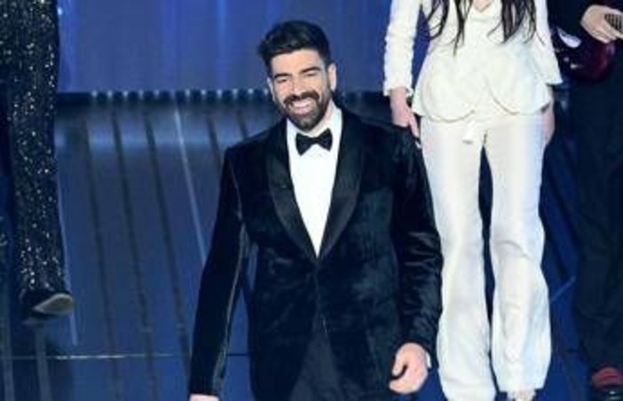 Sanremo, Gazzoli debutta all'Ariston per le nuove proposte: "Che emozione"