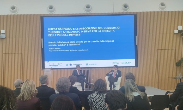 Intesa Sanpaolo, piano da 20 mld per la crescita di piccole imprese e territori Intesa Sanpaolo, piano da 20 mld per la crescita di piccole imprese e territori