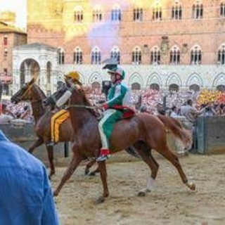 Palio di Siena, oggi l'Assunta: orario, cavalli, fantini e dove vederlo in tv Palio di Siena, oggi l'Assunta: orario, cavalli, fantini e dove vederlo in tv