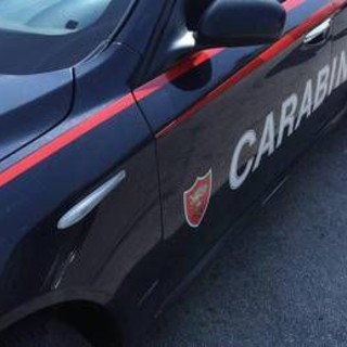 Modena, uomo ucciso a coltellate: trovato morto in androne condominiale Modena, uomo ucciso a coltellate: trovato morto in androne condominiale