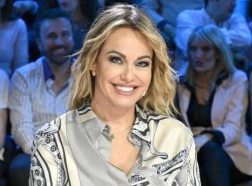 Sonia Bruganelli si racconta: "Mi sono punita per aver abortito, ho tradito Paolo una volta" Sonia Bruganelli si racconta: "Mi sono punita per aver abortito, ho tradito Paolo una volta"