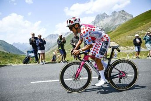 Tour de France, Carapaz vince 20a tappa e Pogacar blinda la vittoria finale Tour de France, Carapaz vince 20a tappa e Pogacar blinda la vittoria finale