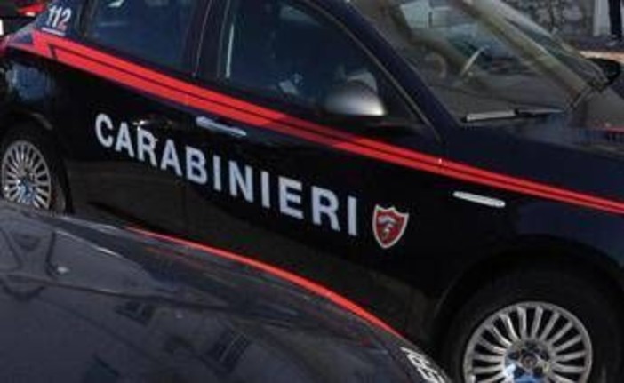 Catania, tenta di soffocare figlia neonata: fermata dalla sorella e dai carabinieri
