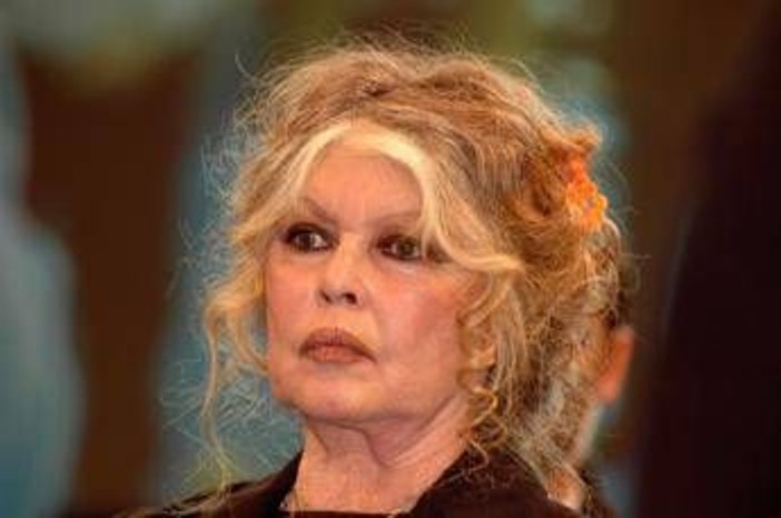 Brigitte Bardot, il marito: "BB morta per un tumore" Brigitte Bardot, il marito: "BB morta per un tumore"