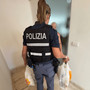 Non mangiava da giorni e viveva in condizioni di degrado a Fiuggi: poliziotti le comprano cibo