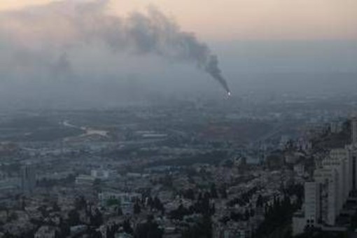 Iran annuncia &quot;attacco più violento&quot;, nuova ondata di missili contro Israele