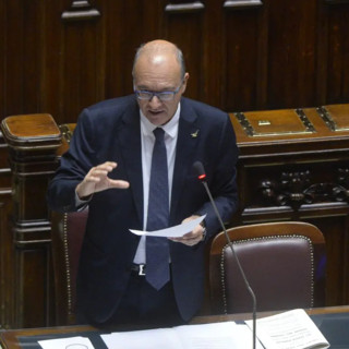 Scuola, Valditara “Sì a compiti su diario, stop a più verifiche lo stesso giorno”