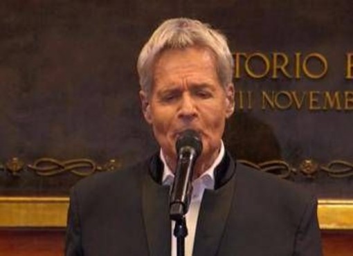 Concerto di Natale in Senato con Mattarella, canta Claudio Baglioni canta: "Grazie per privilegio"