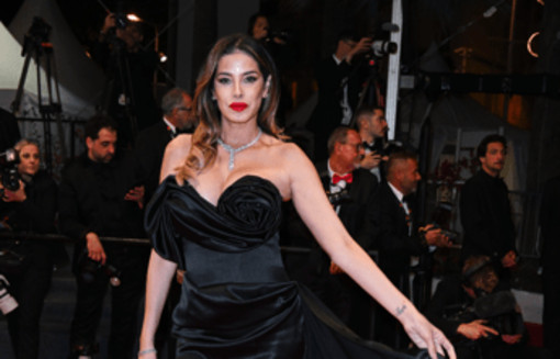 Aida Yespica in lacrime: "Abusata da mio zio a 7 anni" Aida Yespica in lacrime: "Abusata da mio zio a 7 anni"