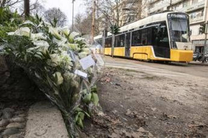 Tram deragliato a Milano: focus su telefono autista, scatola nera e protocollo