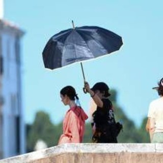 Diego Borella morto sul set di Emily in Paris a Venezia, era l'assistente alla regia