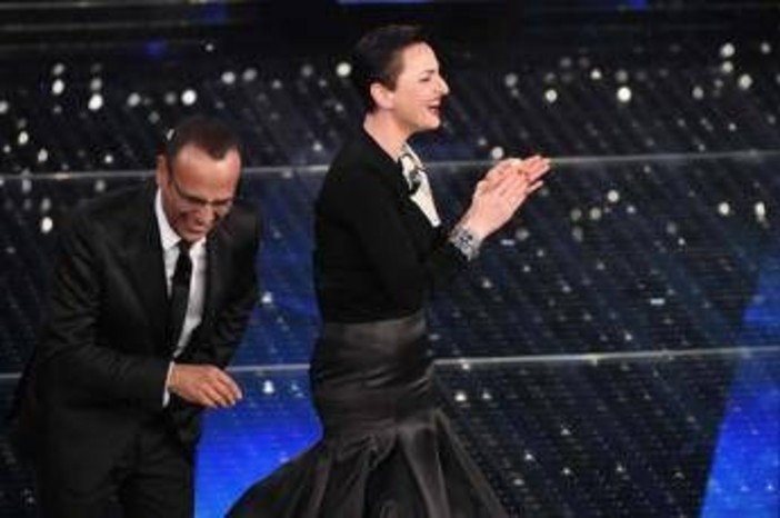 Sanremo, Arisa lascia il posto ad Annalisa? La 'finta proposta' di Carlo Conti Sanremo, Arisa lascia il posto ad Annalisa? La 'finta proposta' di Carlo Conti