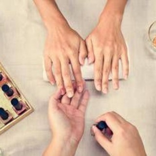 Smalti semipermanenti e sostanze vietate, cos'è cambiato dall'1 settembre