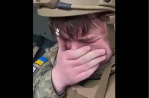Virale ma fake, il video del soldato ucraino in lacrime creato da IA Virale ma fake, il video del soldato ucraino in lacrime creato da IA