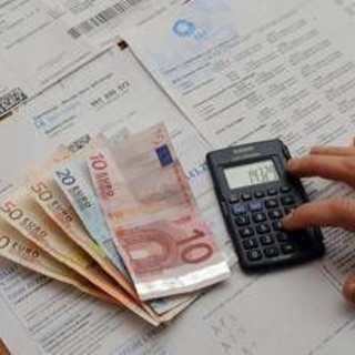 Energia, Aept lancia referendum per eliminare 175 miliardi di oneri nascosti in bolletta