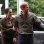 Meghan e Harry, la visita alla tomba di Lady Diana con i figli Lilibet e Archie Meghan e Harry, la visita alla tomba di Lady Diana con i figli Lilibet e Archie