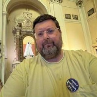 Adinolfi arrestato: "Mi portano in carcere perché scrivo su Facebook"