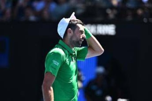 Australian Open, Djokovic applaude Musetti dopo ritiro: "Io fortunato, avrebbe vinto lui" Australian Open, Djokovic applaude Musetti dopo ritiro: "Io fortunato, avrebbe vinto lui"