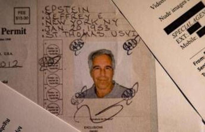 Epstein e il mistero della guardia giurata, i punti oscuri sull'ultima persona ad averlo visto vivo Epstein e il mistero della guardia giurata, i punti oscuri sull'ultima persona ad averlo visto vivo