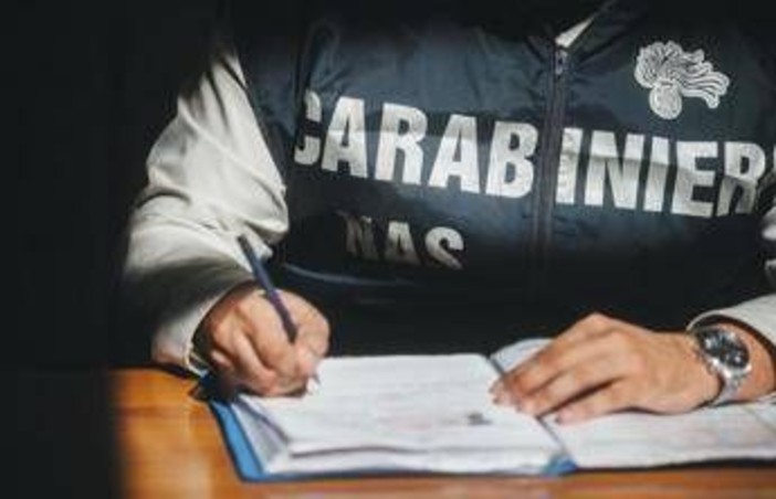 Schiaffi, insulti e violenza sessuale ad anziane in Rsa di Milano: interdetti 3 operatori sociosanitari