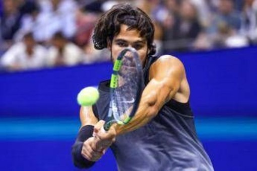 Esordio vincente per Alcaraz a Tokyo, Michelsen ko in tre set: affronterà Arnaldi al 2° turno Esordio vincente per Alcaraz a Tokyo, Michelsen ko in tre set: affronterà Arnaldi al 2° turno