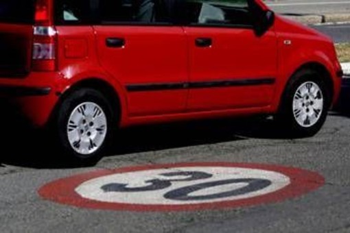 Bologna e il limite a 30 km all'ora, il Tar accoglie ricorso e annulla provvedimento