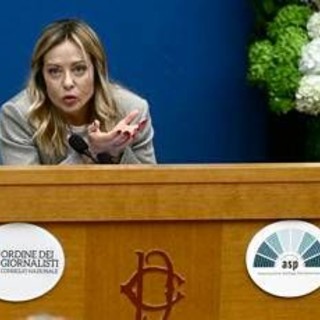 Meloni: "Trump non attaccherà Groenlandia, Ue parli con Russia"