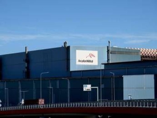 Ex Ilva, continua la protesta a Genova: operai hanno dormito in strada