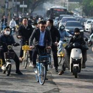 Trump congela dazi, super tariffe solo per la Cina: Pechino risponde