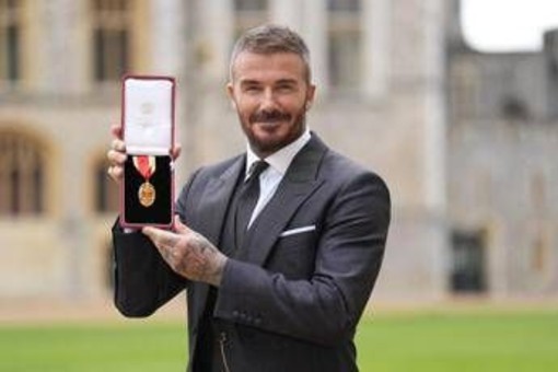 Beckham è 'Sir', re Carlo lo nomina Cavaliere per &quot;i servigi resi allo sport e alla beneficenza&quot;