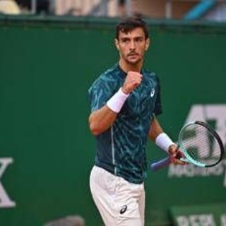 Musetti vince il derby azzurro e vola ai quarti: Berrettini battuto a Montecarlo