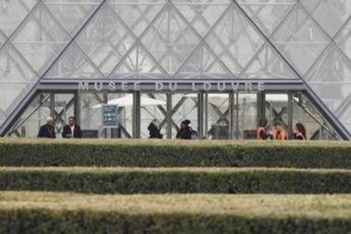 Louvre, l'ultimo furto nel 1998: 27 anni fa rubata (e mai ritrovata) una tela di Camille Corot Louvre, l'ultimo furto nel 1998: 27 anni fa rubata (e mai ritrovata) una tela di Camille Corot