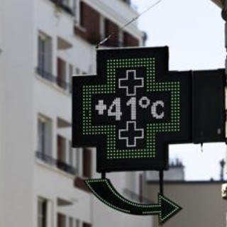 Caldo record, i dati del ministero: mortalità in aumento del 3%, effetto limitato agli over 85 Caldo record, i dati del ministero: mortalità in aumento del 3%, effetto limitato agli over 85