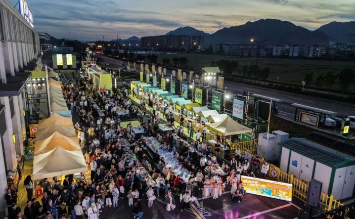 Cina, sale il fatturato legato ai consumi nelle vacanze del Primo Maggio Cina, sale il fatturato legato ai consumi nelle vacanze del Primo Maggio