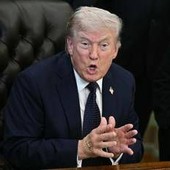 Trump, oggi il checkup tra dubbi e domande: "Io sto benissimo" Trump, oggi il checkup tra dubbi e domande: "Io sto benissimo"