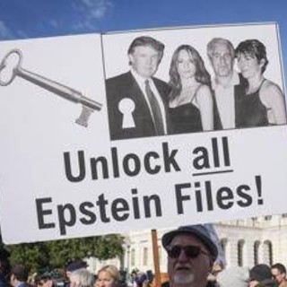 Caso Epstein, Trump firma la legge per la pubblicazione dei file Caso Epstein, Trump firma la legge per la pubblicazione dei file