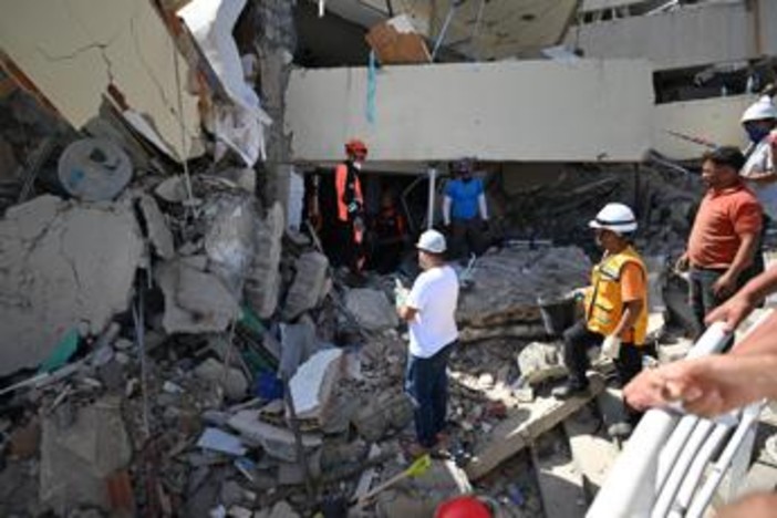 Venezuela, bimbo di 3 anni estratto vivo dalle macerie a sei giorni dal sisma